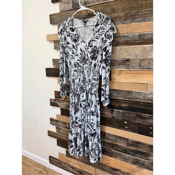 Aqua NWT Smocked Floral Print Midi Dress Blue Multi V- Neck Sz S - Picture 3 of 9